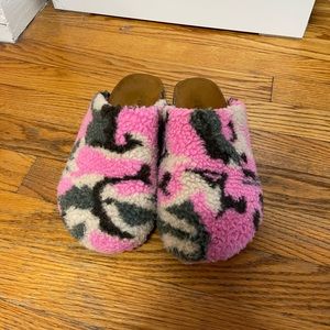 BellaMare slippers size 8.5. Pink camo design